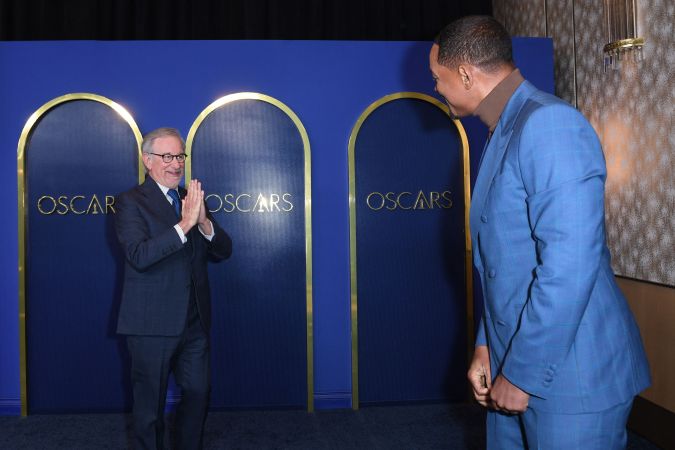 Steven Spielberg y Will Smith en el almuerzo de los Premios Oscar 2022.