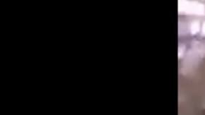 Toro se lanza contra los asistentes en un jaripeo que casi termina en tragedia.