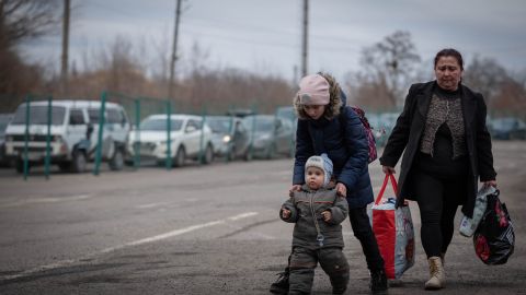 Mujeres y niños son la mayoría de los ucranianos que han dejado su país a raíz del conflicto con Rusia. (Cortesía Manuel Ortiz/Ethnic Media Services)