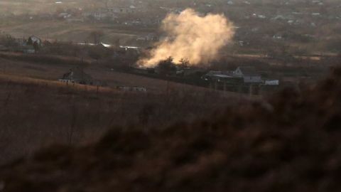 VIDEO Ucrania toma la ofensiva y hace estallar depósito de armas en Rusia