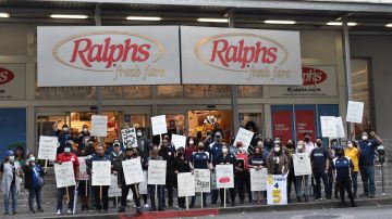 Protesta de los trabajadores del supermercado Ralphs.