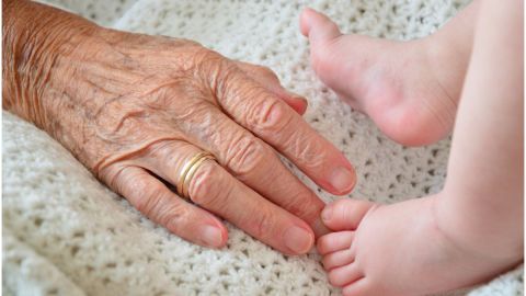 abuela-golpea-bebe