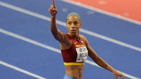 La atleta venezolana rompió el récord mundial bajo techo.