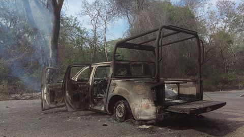 VIDEO: Pobladores incendian patrulla durante elecciones extraordinarias al sur de México