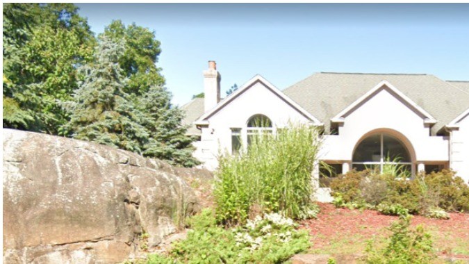 Así luce por fuera la mansión que es habitada por la ex de Chris Rock (Google Maps)