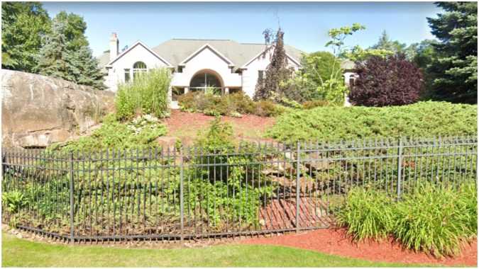 Así luce por fuera la mansión que es habitada por la ex de Chris Rock (Google Maps)