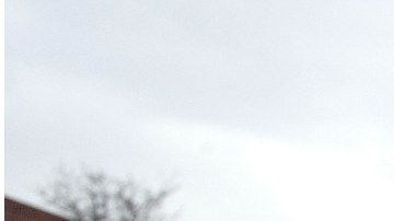 La estudiante recibió un homenaje en su escuela.