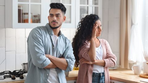 Los hombres más tóxicos en una relación no controlan fácilmente sus emociones.