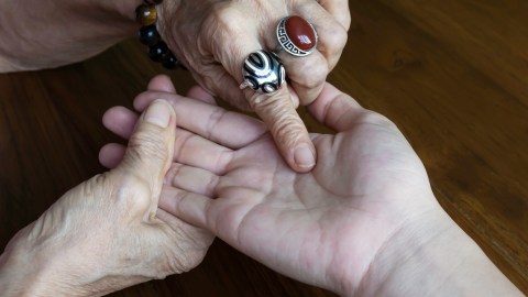 La figura de la “M” en la palma de la mano es señal de fortuna.