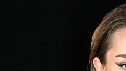 Salma Hayek y su familia conquistan las cámaras del desfile de Balenciaga en París