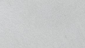 Foto de varios formularios de impuestos, una calculadora y algunas notas personales