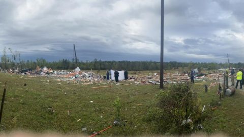 Tornado causa dos muertos y daños en Florida