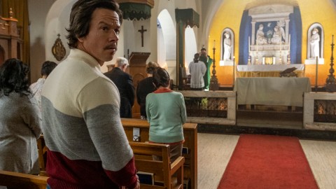 Mark Wahlberg en una escena de Father Stu.
