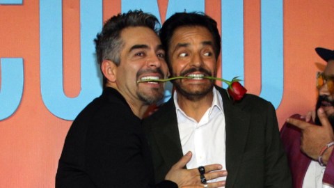 Omar Chaparro y Eugenio Derbez | Mezcalent.