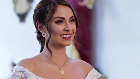Claudia Martín protagoniza la telenovela "Los ricos también lloran'.