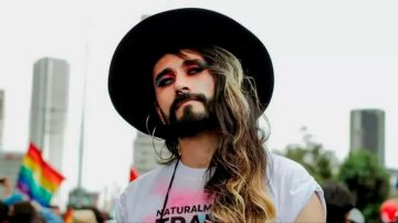 "Me obligaban a orar y a sacarme al 'demonio' que tenía dentro": el duro relato de una colombiana sometida a una terapia de conversión gay