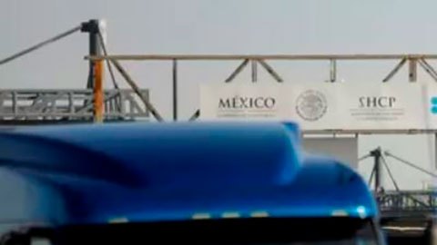 La protesta de camioneros mexicanos que paraliza 4 puentes en la frontera con Estados Unidos