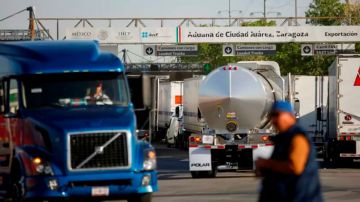 La protesta de camioneros mexicanos que paraliza 4 puentes en la frontera con Estados Unidos