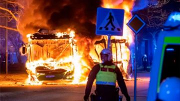 Los graves enfrentamientos en Suecia tras el llamado a "quemar el Corán" por parte de la ultraderecha (y la condena desde Medio Oriente)