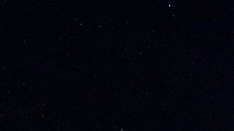 Un meteoro cae hacia la Tierra