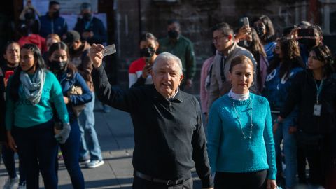 AMLO realiza voto en Consulta de Revocación de Mandato: “el pueblo pone y quita”