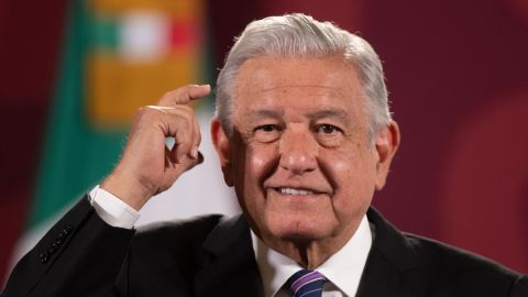 AMLO "toca madera" para que diputados aprueben la Reforma Eléctrica