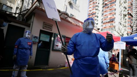 EE. UU. evacúa parte de su consulado en Shanghái ante duras restricciones anticovid