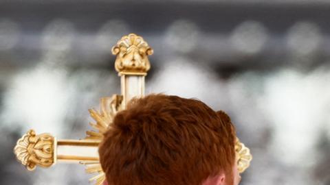 Papa pide al patriarca ortodoxo ruso defender la paz en Ucrania