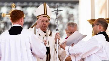 Papa pide al patriarca ortodoxo ruso defender la paz en Ucrania
