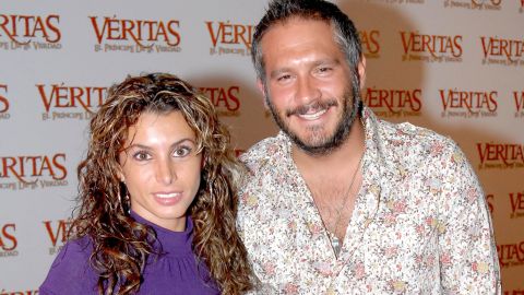 Arath de la Torre y su esposa | Mezcalent.