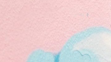 Becky G impacta con shorts cortos en redes sociales.