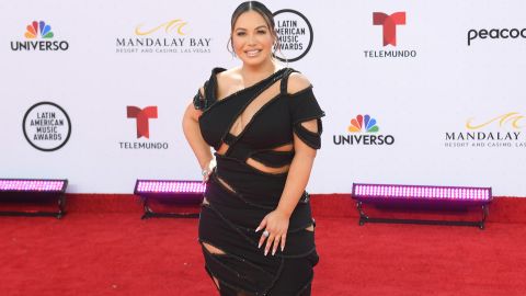 Chiquis Rivera fuera parte de la alfombra roja de los Latin AMAs 2022.