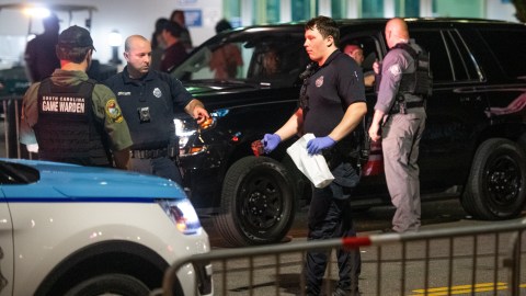 Cuerpo de un hombre que desapareció después de subirse a un auto con su novia fue encontrado en una tumba poco profunda y ella está acusada