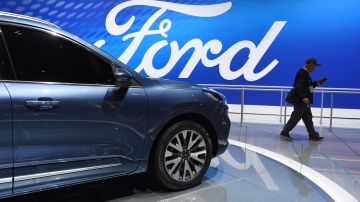 Ford llama a revisión 737 mil autos para reparar fugas de aceite y frenos de remolque