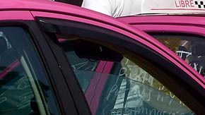 El segundo ladrón huyó en la motocicleta.