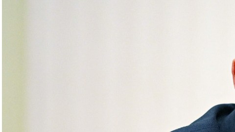 Después de hablar con el secretario general de la ONU se presentó en el Consejo de San Petersburgo.