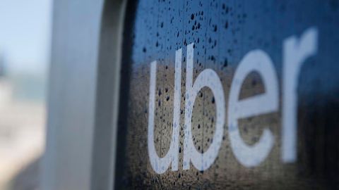 El servicio eliminó la obligación de viajar con cubrebocas.