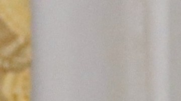 Se estima que unos 100.000 ciudadanos siguen atrapados en la estratégica ciudad portuaria, sin posibilidad de ser evacuados, ya que siguen cerrados los corredores humanitarios.