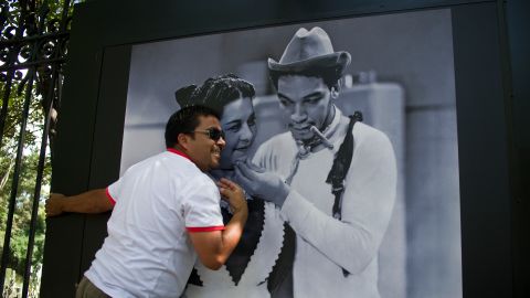 El comediante mexicano Cantinflas, nacido Mario Moreno, era conocido por su juego de palabras de una milla por minuto.