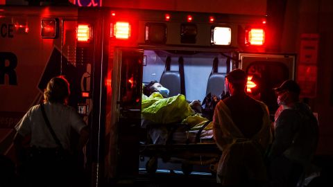 Joven intenta salvar a otro tras caer e un canal, pero no sabía nadar y ambos mueren