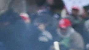 El caso fue potenciado en gran parte por un video donde se pueden observar lo que hizo Robertson a las afueras del Congreso.