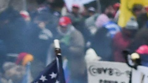 El caso fue potenciado en gran parte por un video donde se pueden observar lo que hizo Robertson a las afueras del Congreso.