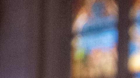 El verdadero origen de la Pascua se remonta al año 1513 antes de Cristo, cuando, según la tradición judía, el pueblo judío emprendió su éxodo desde Egipto, hacia la Tierra Prometida.