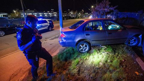 Ley obligaría a conductores ebrios pagar manutención infantil si llegan a matar uno de sus padres en accidente