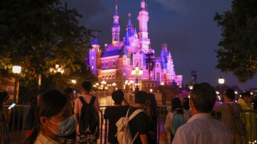 Ron DeSantis dijo estar dispuesto a la idea de revertir los privilegios especiales que se otorgaron a Disney.