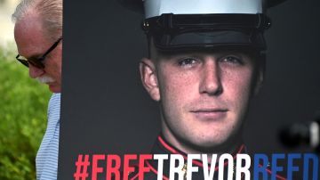 Ex marine estadounidense encarcelado en Rusia desde 2019 sale libre al ser intercambiado por un piloto ruso