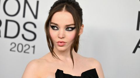 Dove Cameron en los premios CFDA 2021.