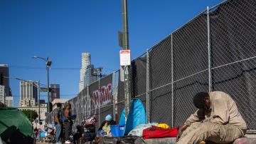 Desamparados viven en la calle en el centro de Los Ángeles
