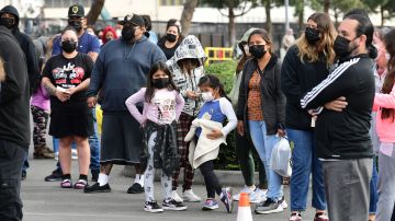 Piden en Los Ángeles incluir a inmigrantes en plan de ayuda por COVID