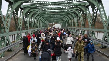 Refugiados de Ucrania llegan a Polonia